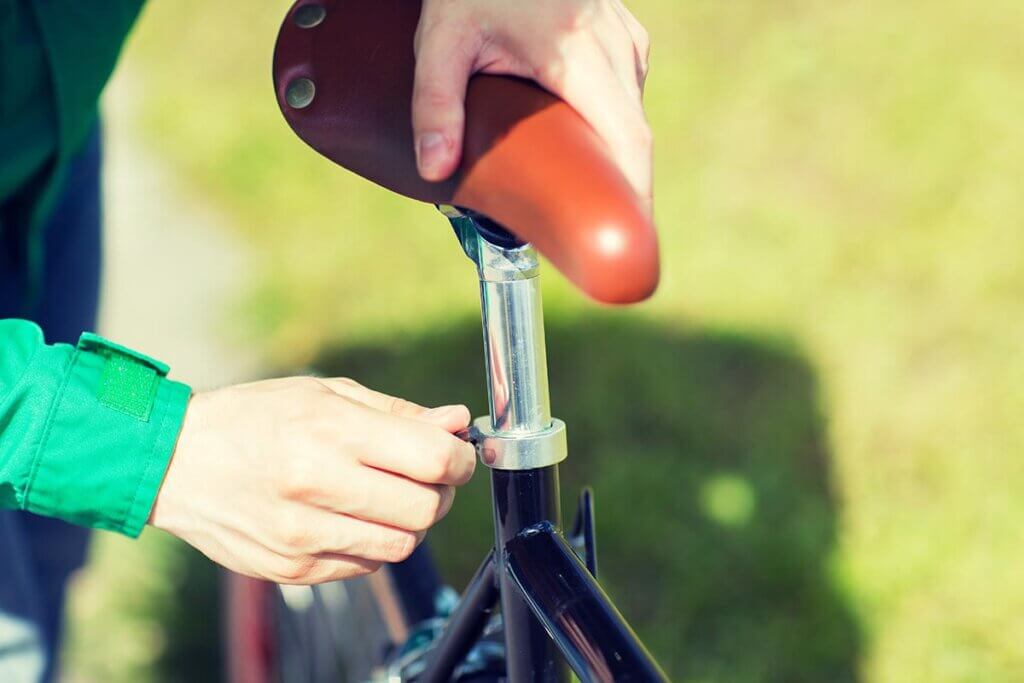 close-up saddle mounting