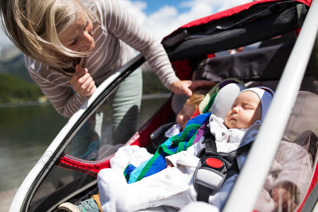 Baby sleeping in bicycle trailerv