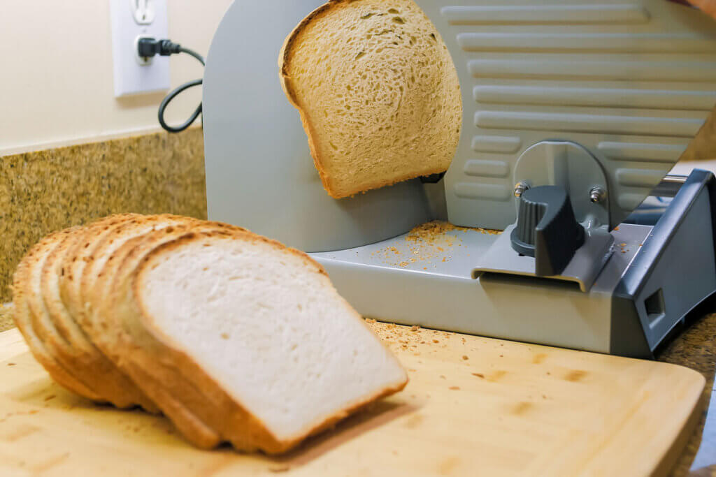 compact bread slicer with sliced bread