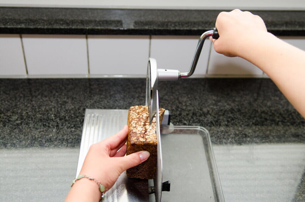 manual bread slicer