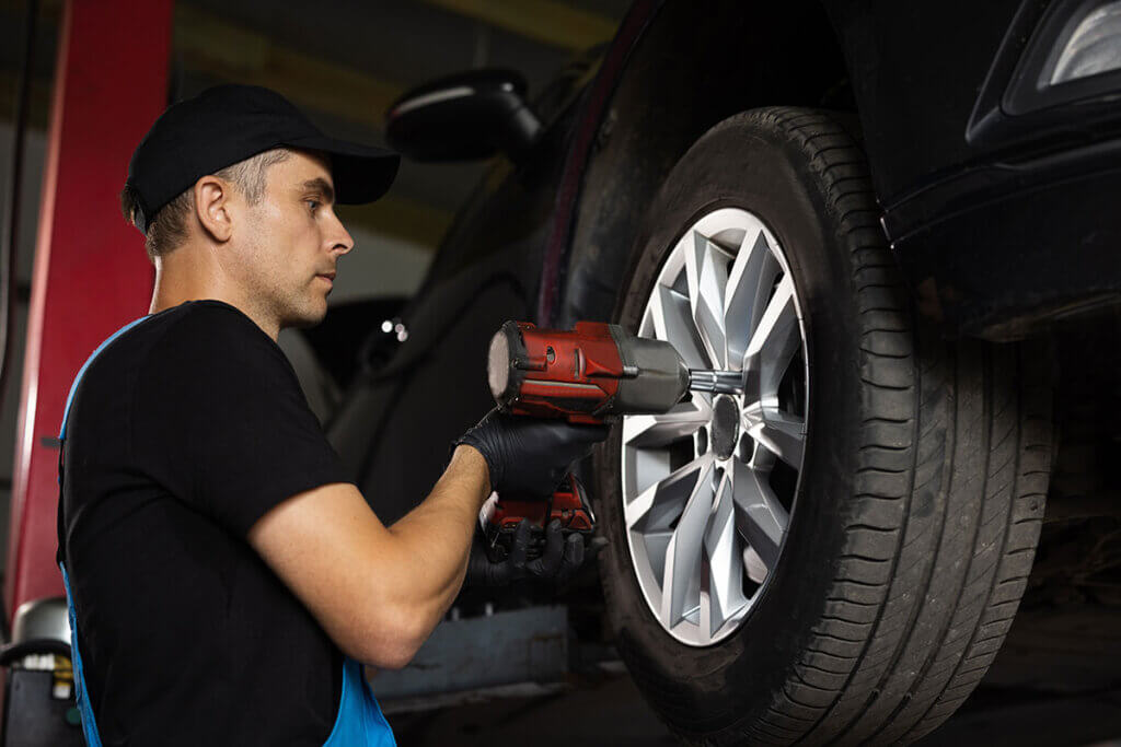 For changing tires, the cordless impact wrench must have a certain power.