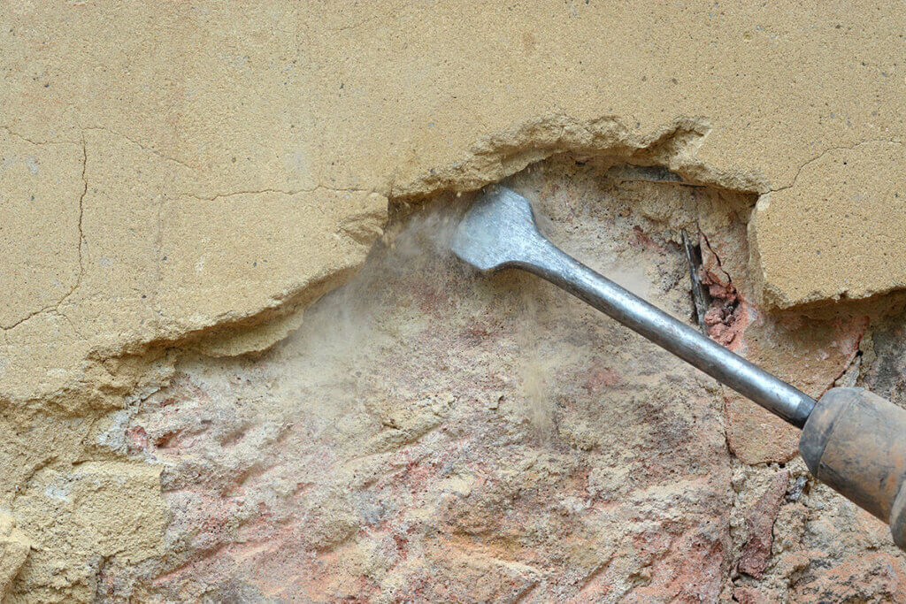 Drill hammer plaster is knocked off