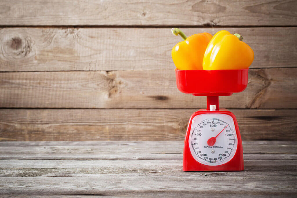 Kitchen scale with paprika