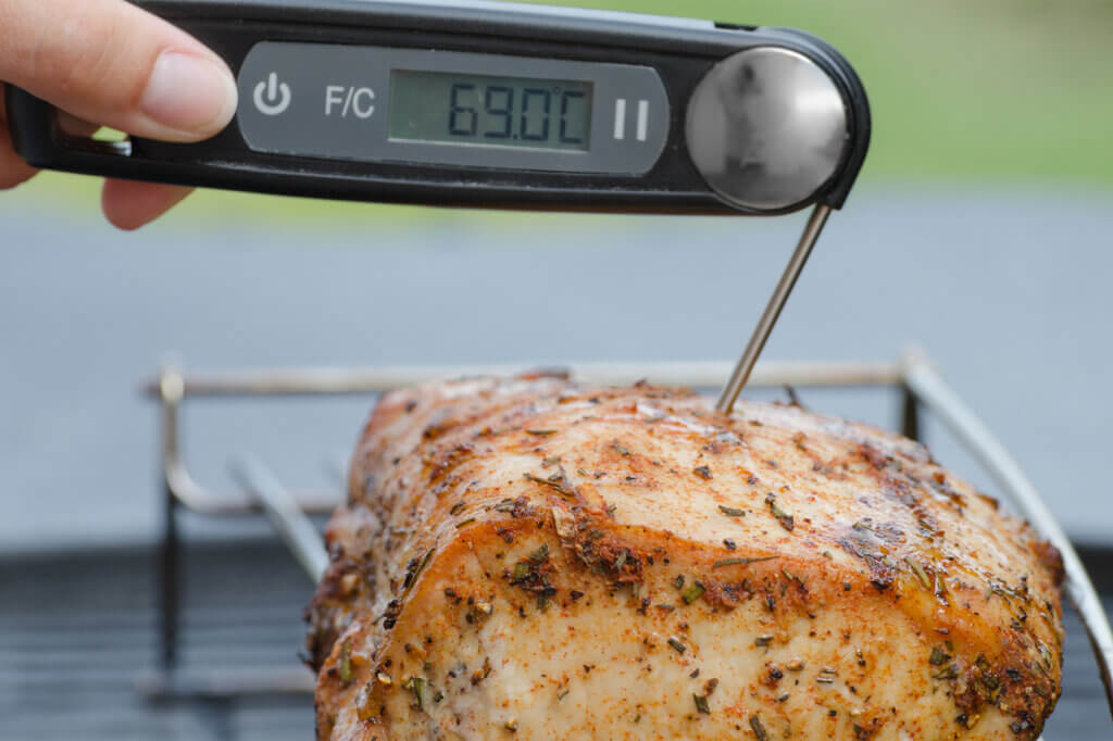 Grill thermometer with display