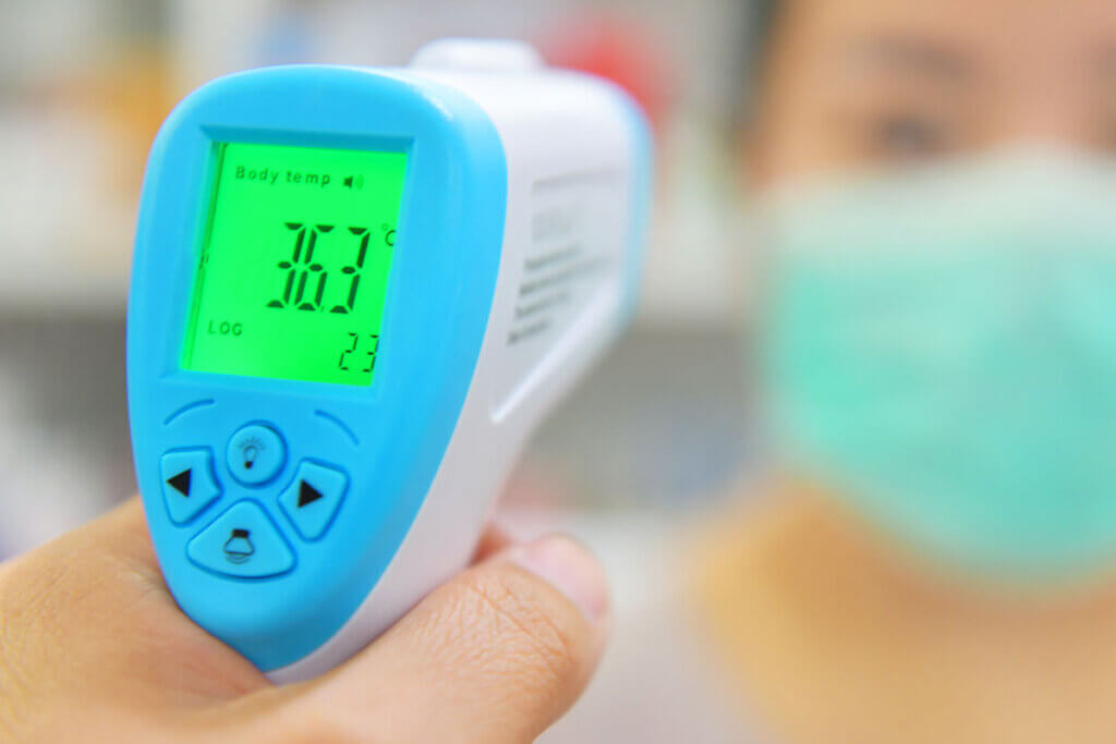 infrared thermometer with green display illumination