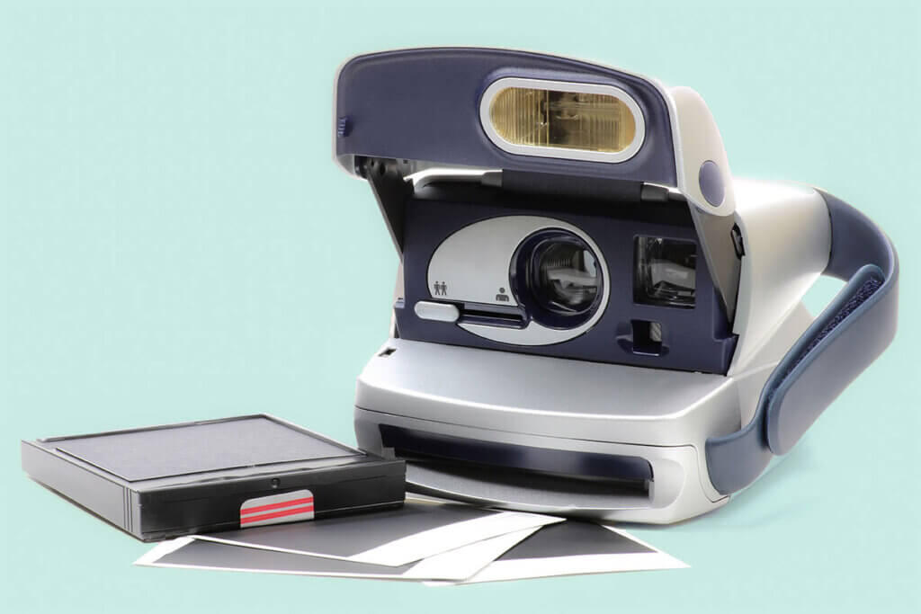 Polaroid camera with cassette