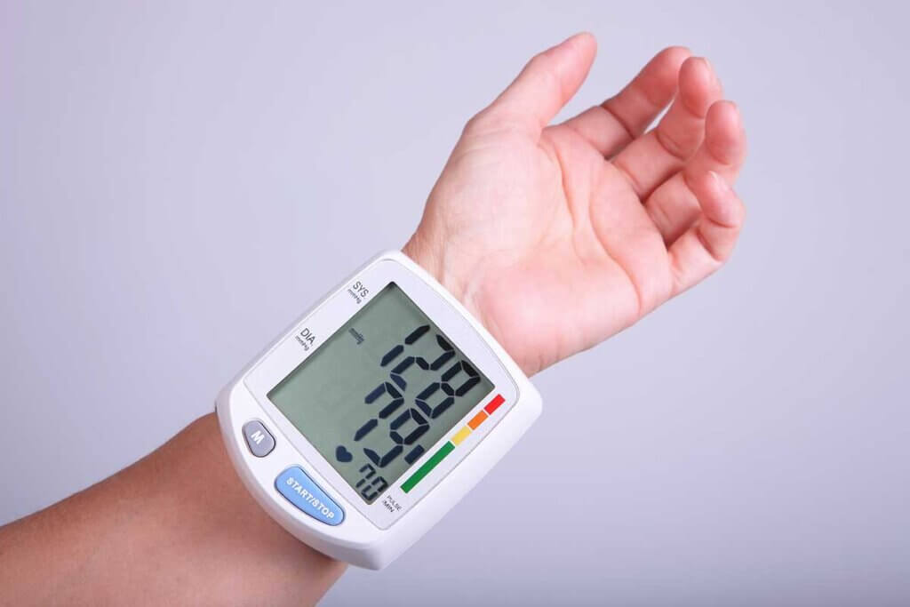 amr with wrist blood pressure monitor