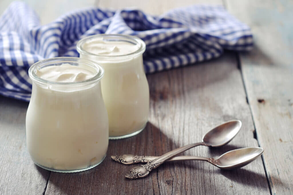 greek yogurt in glass
